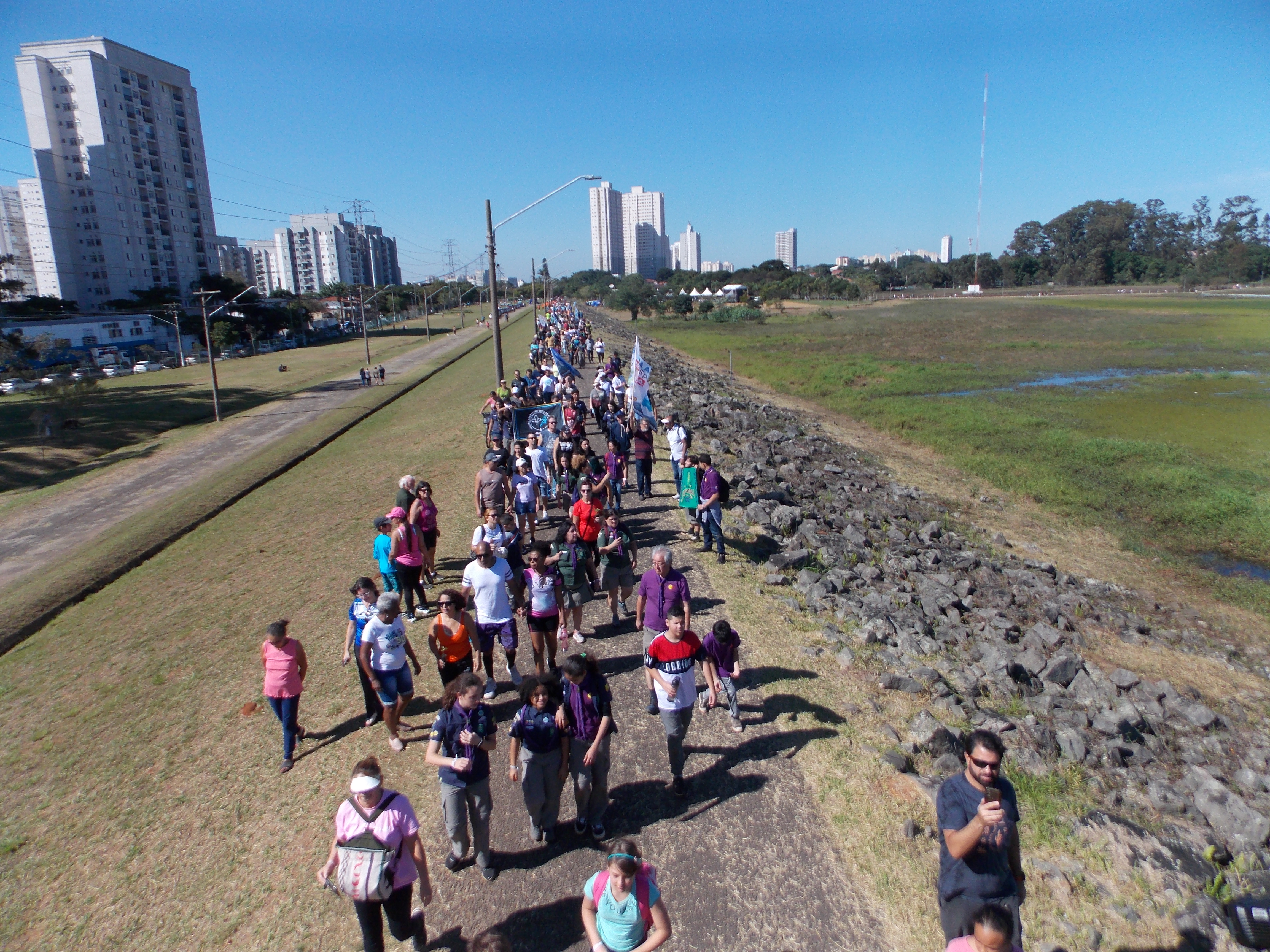 Perto de 800 pessoas foram abraçar a Guarapiranga - Notícias da Região