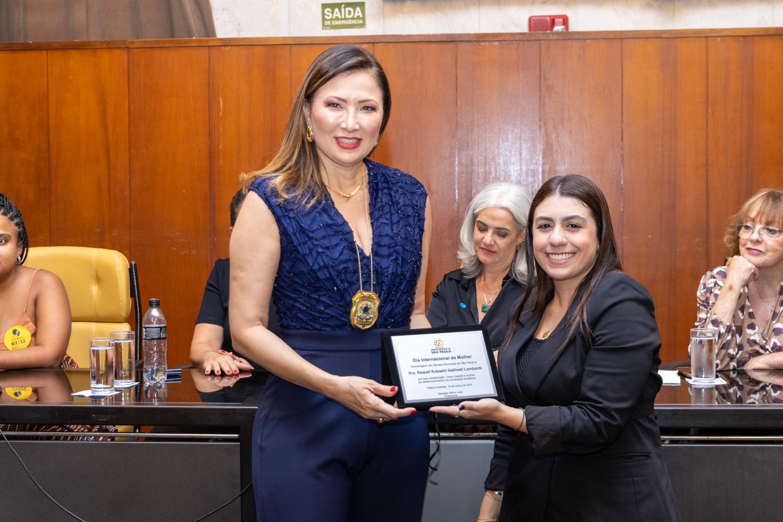 Câmara Municipal homenageia mulheres de destaque na cidade - Notícias da  Região